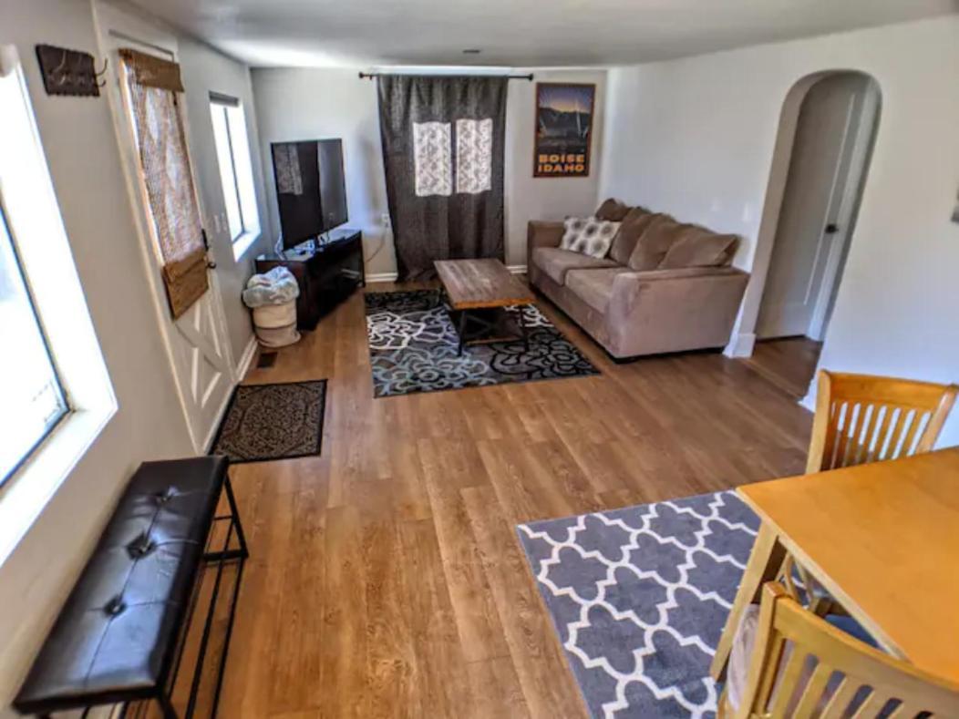 Little Blue Bungalow On Boise'S Bench, Pet Friendly, Fully Fenced Yard With Doggie Door! 2 Miles From Bsu, 5 Minutes From Downtown Boise, Desk And Workstation For Remote Workers, 2 Tv'S Large Walk-In Closet, Good For Mid-Term Stays Exterior photo